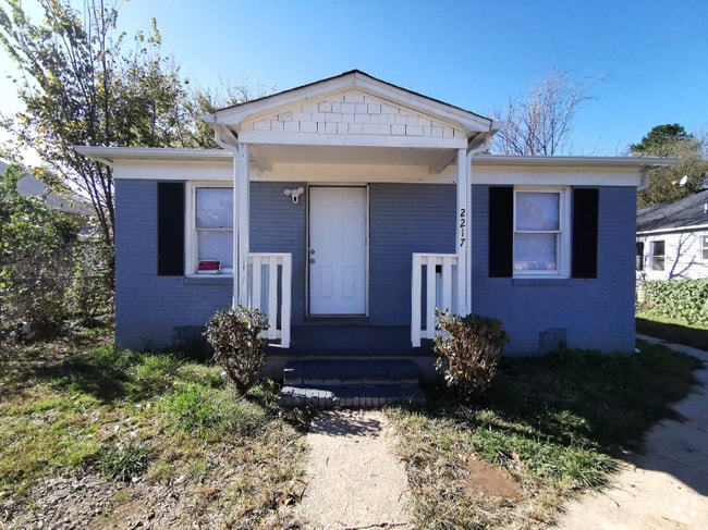 Building Photo - 2217 Custer St