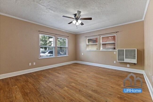 Foto del edificio - $1,100 Studio Living, Simplified — NW Portland