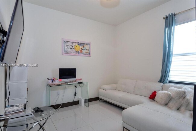 Foto del edificio - 8820 NW 155th Ter
