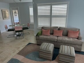 Building Photo - 1050 Crystal Way