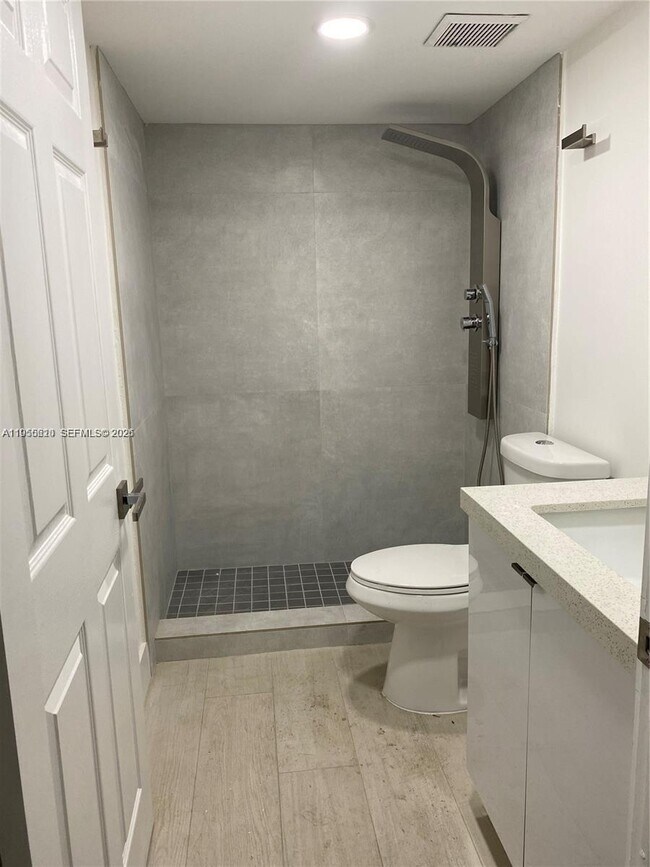 Foto del edificio - 8251 NW 8th St