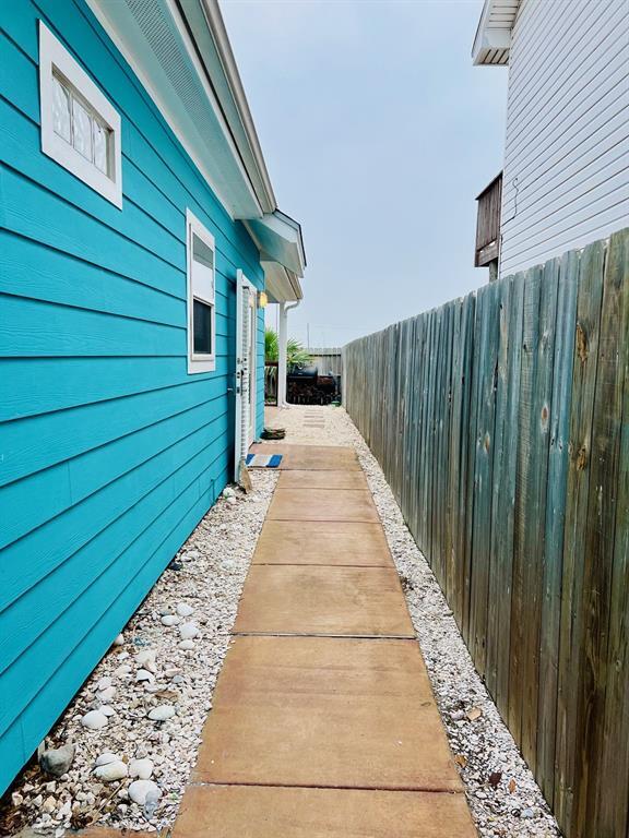 Building Photo - 14521 E Cabana St