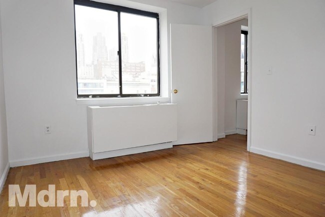 Foto del edificio - 411 W 52nd St