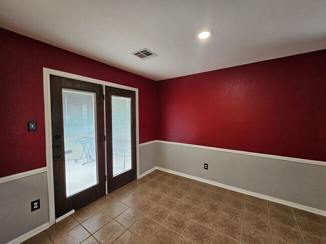 Foto del edificio - RENT REDUCTION - AVAILABLE NOW!