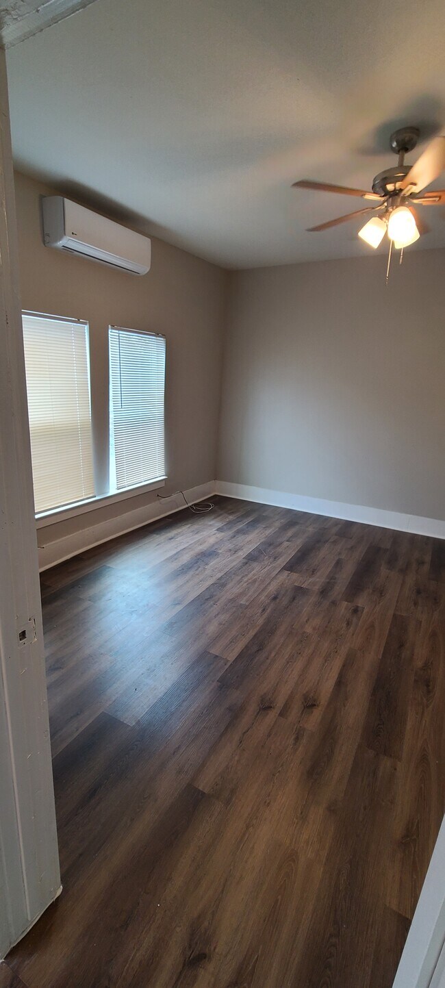 Bedroom - 403 Cowling St