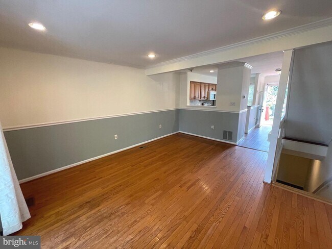 Building Photo - 3016 Shepperton Terrace