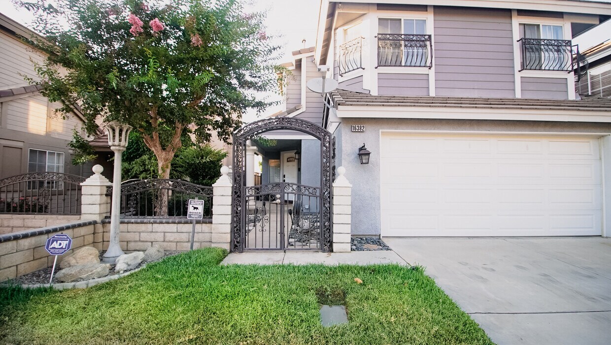 Primary Photo - 16382 Applegate Dr