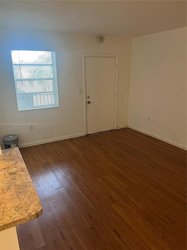 Foto del edificio - 4300 SW 67th Ave