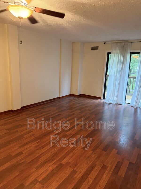 Building Photo - 210 Woodhaven Dr