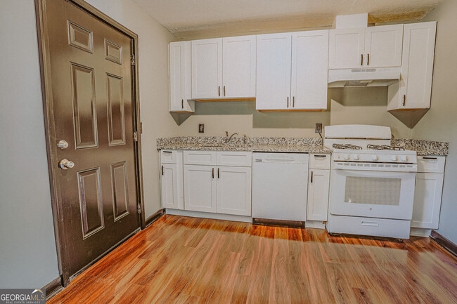 Building Photo - 2877 Whispering Hills Dr