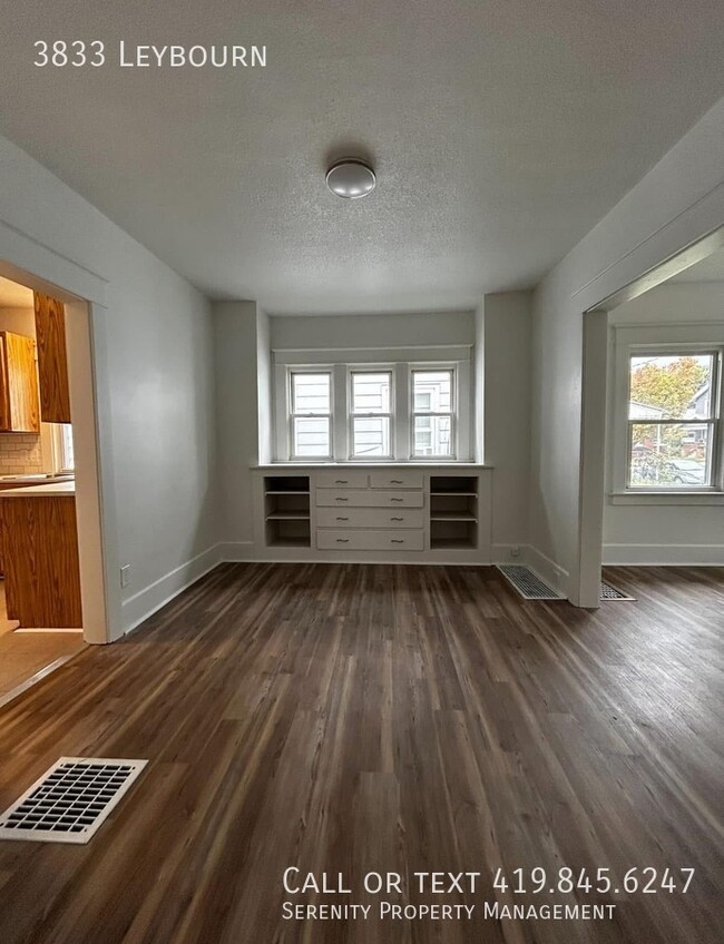 Building Photo - 3833 Leybourn-