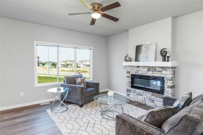 Building Photo - Charming 3 Bedroom Home in Urbandale