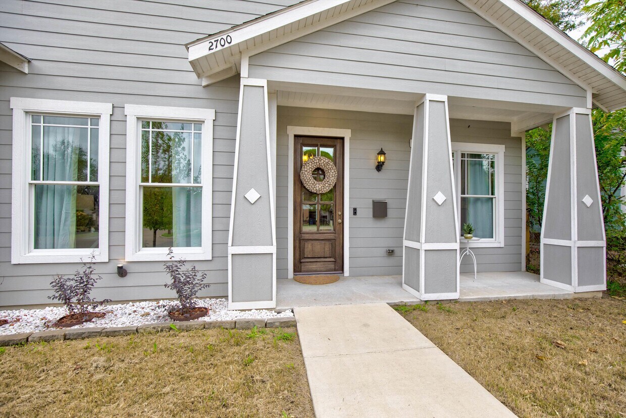 2700 Gladstone Dr, Dallas, TX 75211 House for Rent in Dallas, TX