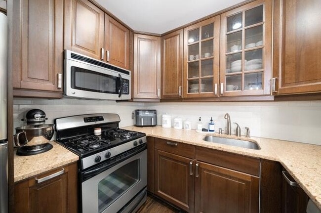 Building Photo - 456 9th St