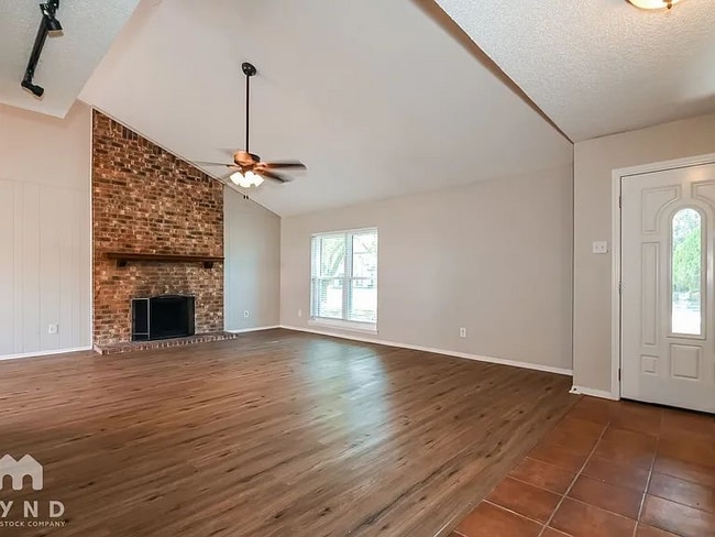Building Photo - 605 Pyramid Dr