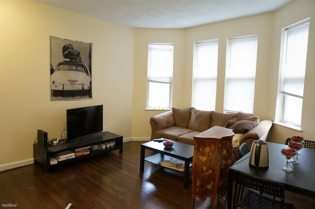 Building Photo - 3 br, 1 bath  - 9 Lorraine Ter 3