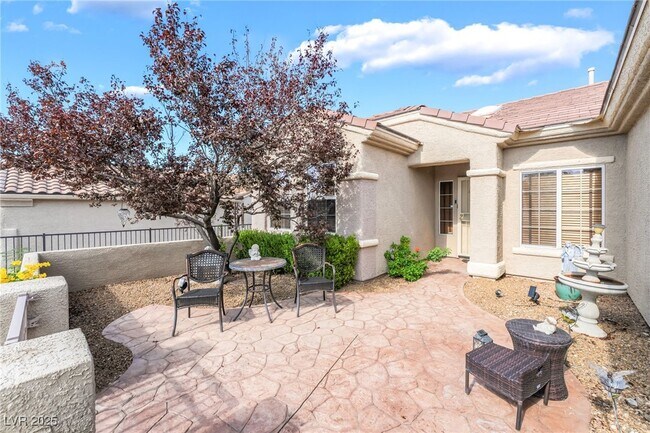 Foto del edificio - 2706 Grand Forks Rd