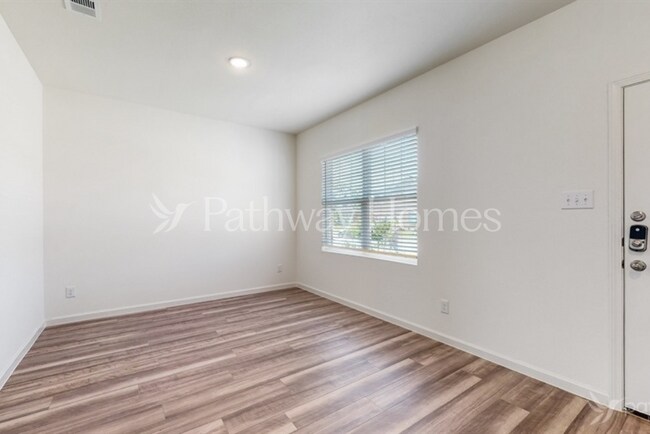 Foto del edificio - 1428 Ancer Wy