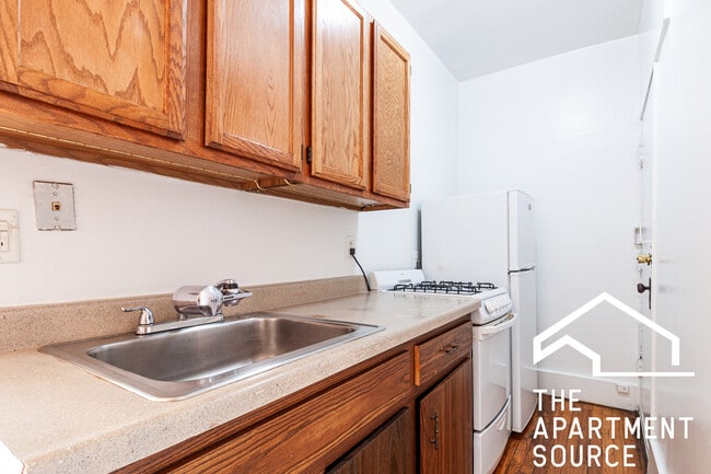 Photo - 955 W Cornelia Ave Apartment