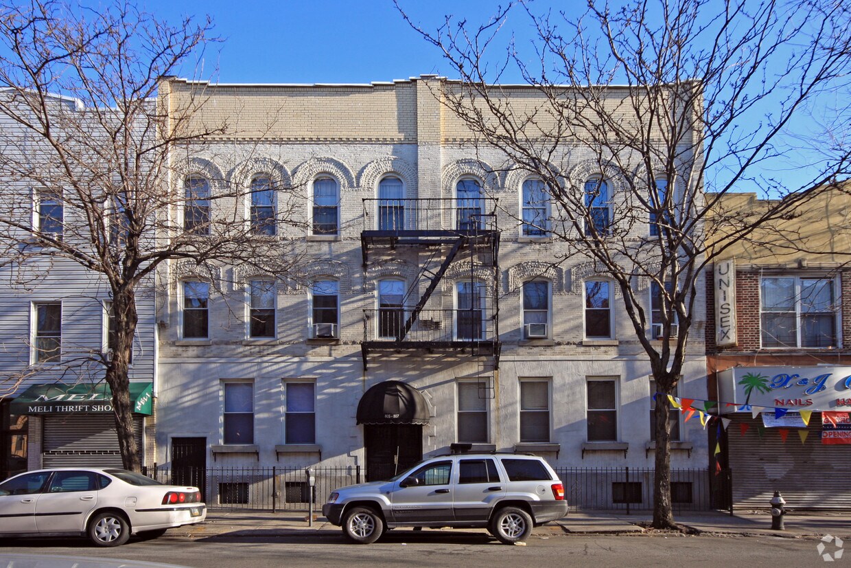 Primary Photo - 805-807 Seneca Ave