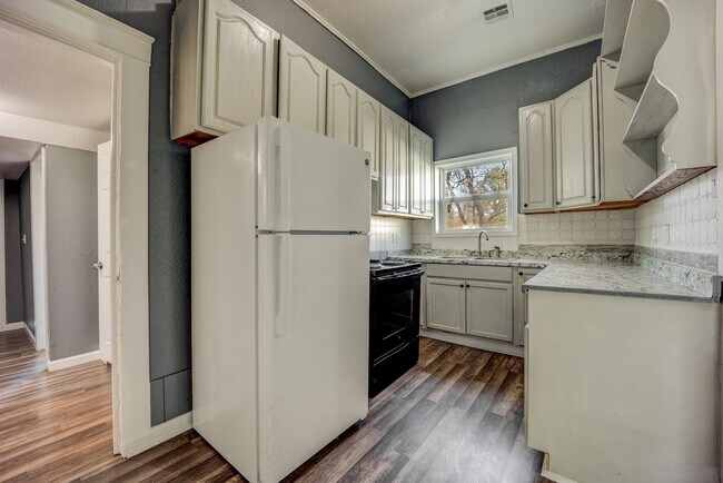 Foto del edificio - Freshly Updated 2 Bedroom House