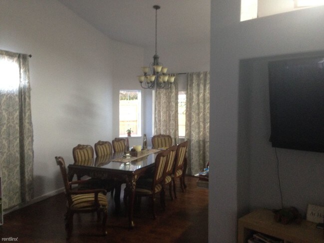 Building Photo - 461 Pearwood Ct
