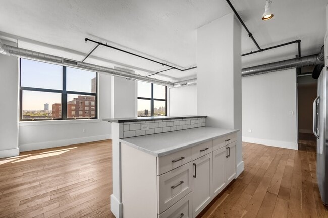 Photo - Cast Iron 2 Apartment