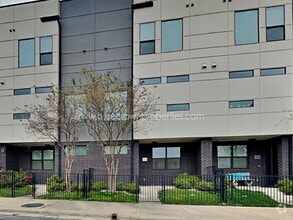Building Photo - 1625 Hickory St