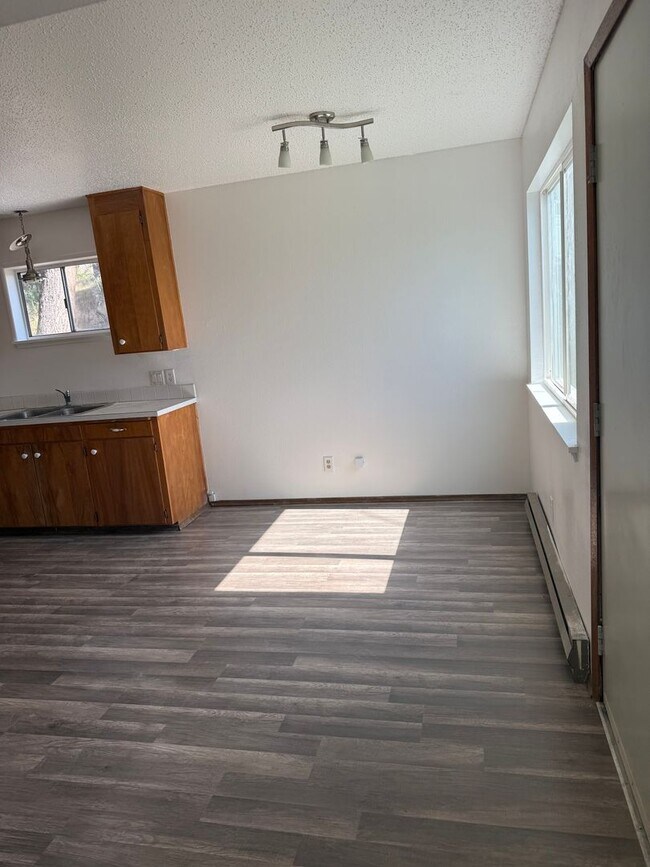 Foto del edificio - 1430 NW Deane St