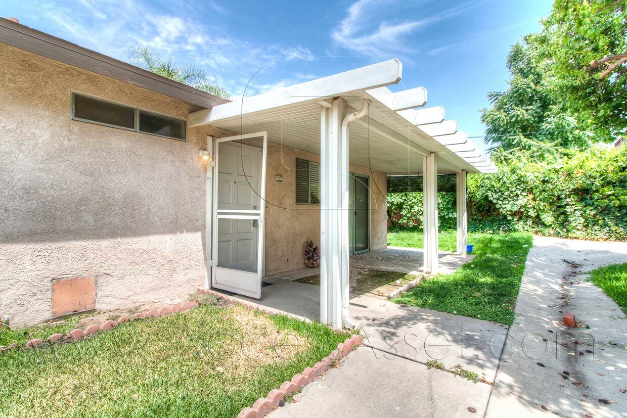 Building Photo - 33062 Adelfa St