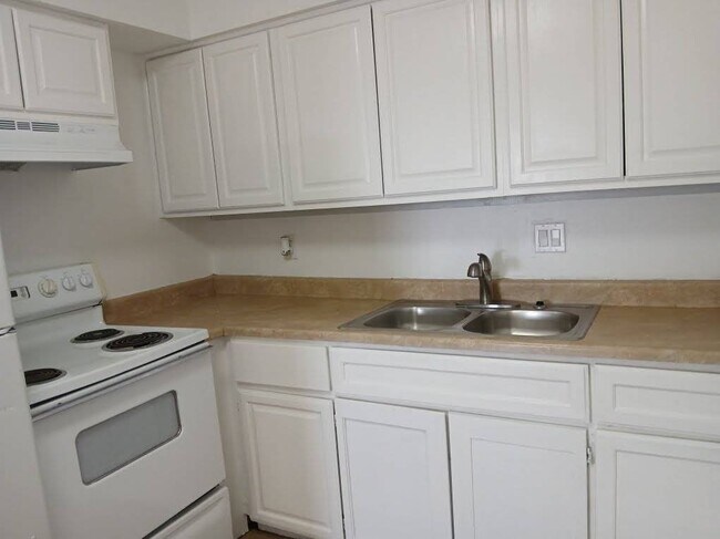 Foto del edificio - 2308 E Broadway Rd