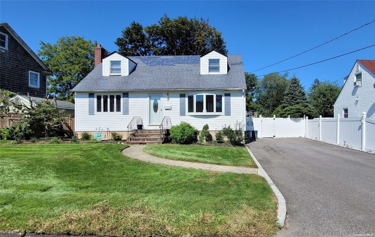 10 Lynch St, Huntington Station, NY 11746 Apartment for Rent in