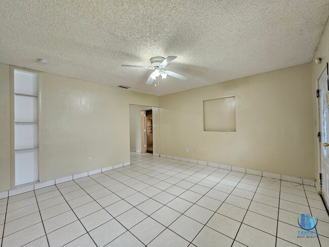 Foto del edificio - ADORABLE 3 Bedroom, 1 Bath  Block House wi...
