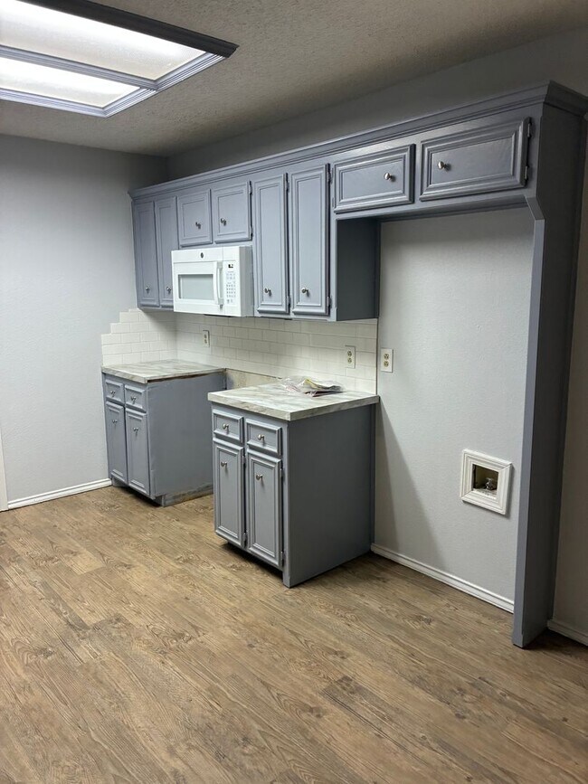 Building Photo - 4 Bedroom House with New Flooring