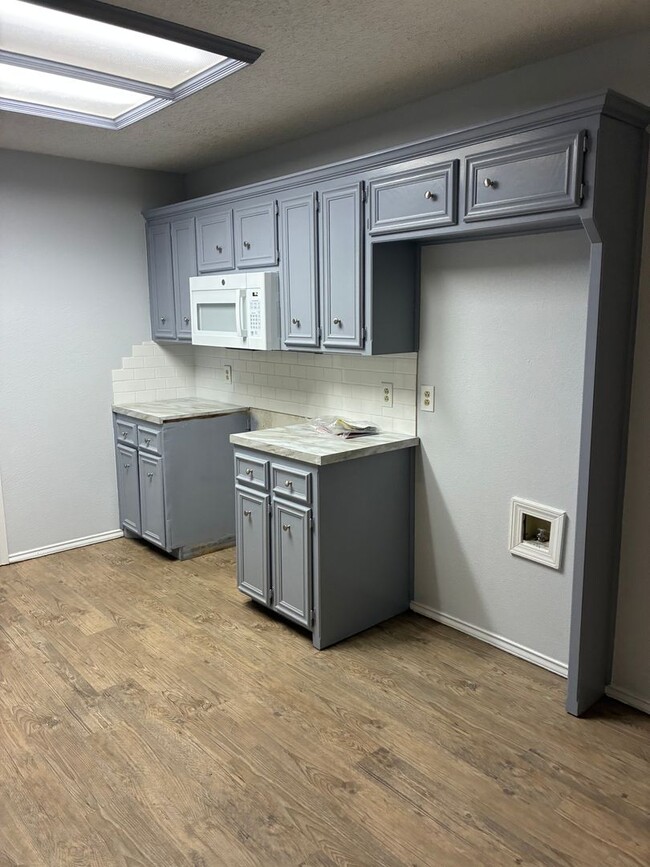 Building Photo - Price Improvement on this 4 bedroom