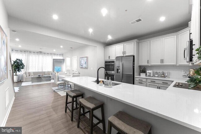 Foto del edificio - 43785 Transit Sq