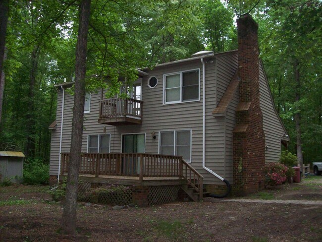 Foto del edificio - 2 bed  2 bath home in wiht woods with a pond