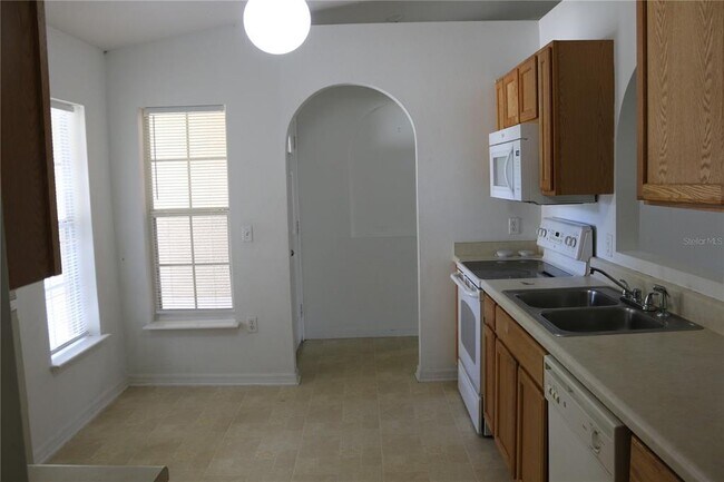Building Photo - 15307 SW 43rd Ct