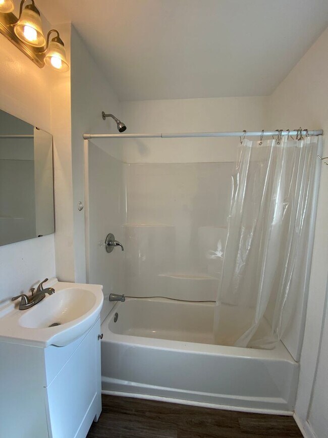 Foto del edificio - AVAILABLE AUGUST 2024 - 1 Bedroom Home w/ ...