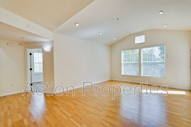 Building Photo - 604 S Fair Oaks Ave