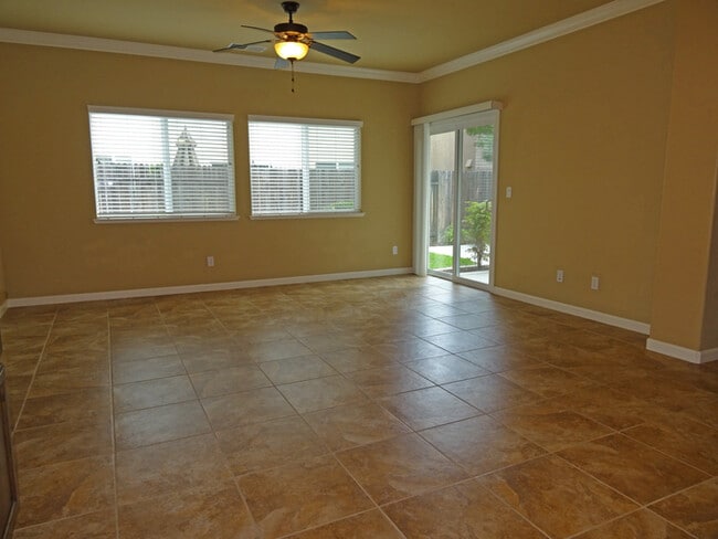 Building Photo - Lovely 4BD/3BA, 1,500 Sq. Ft. Home in Gate...