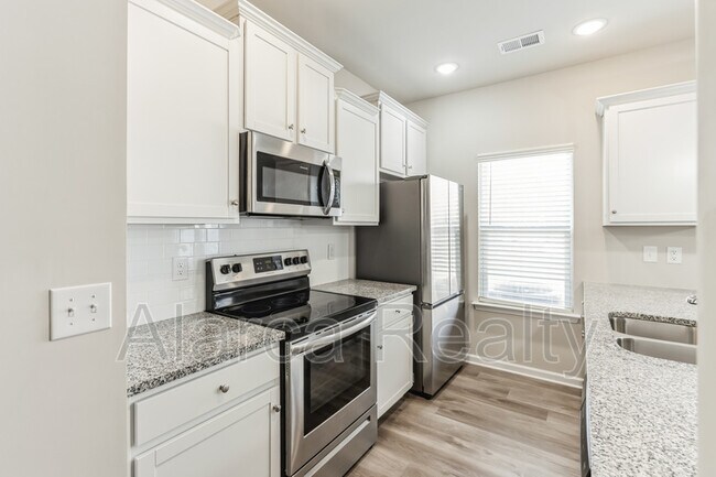 Building Photo - 7213 Somerford Rd