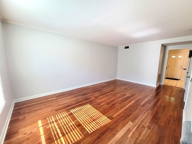 Foto del edificio - 2-Bedroom in the perfect location!