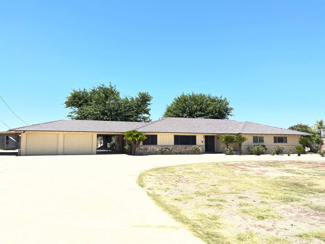 Foto principal - Northwest Bakersfield