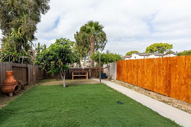 Foto del edificio - ***LIGHT & BRIGHT 3 BEDROOM WITH ENCLOSED ...