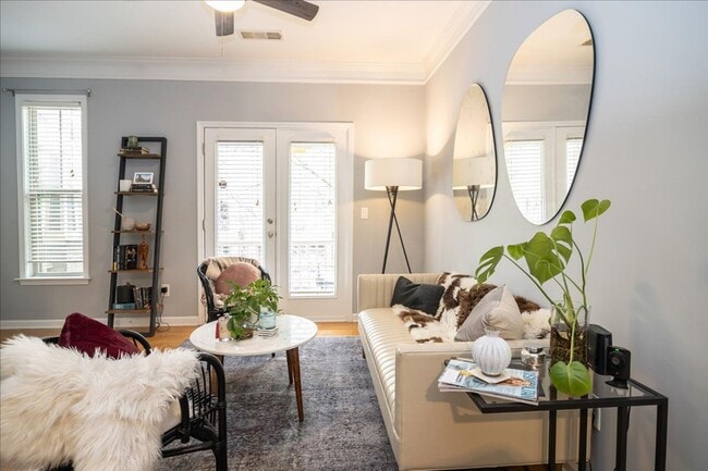 Photo - Beautifully Updated 3bd/2.5ba Townhome in ...