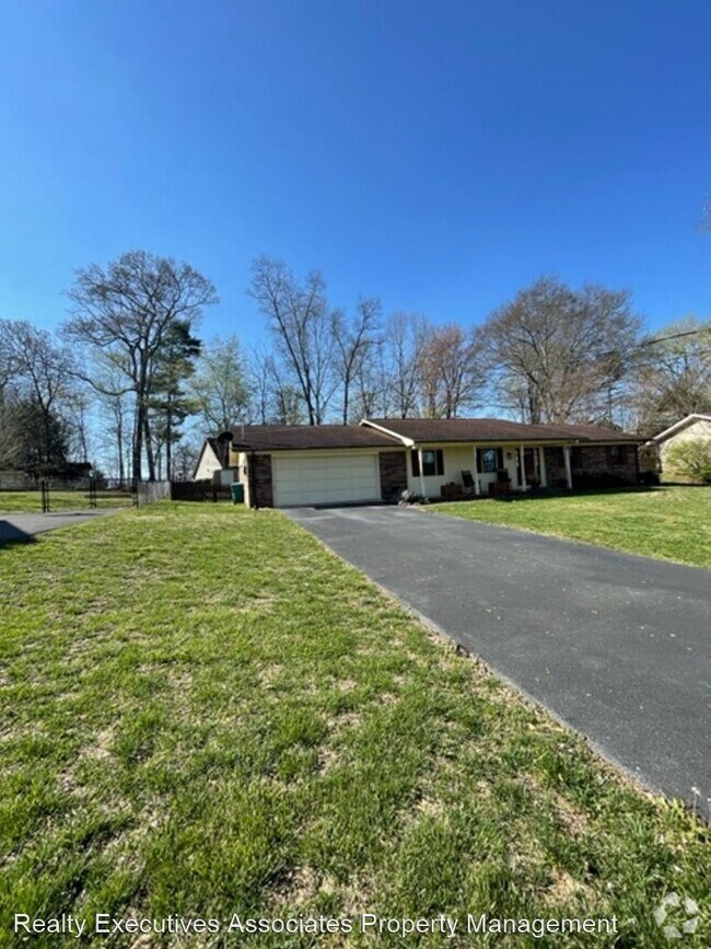 Oxford Hills Houses under 3,000 Maryville, TN 1 Homes