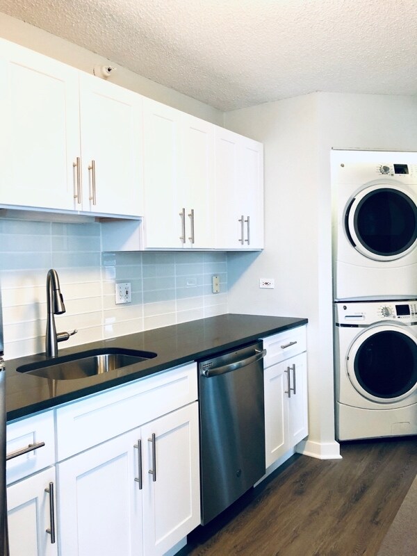 Foto principal - 601 N State St