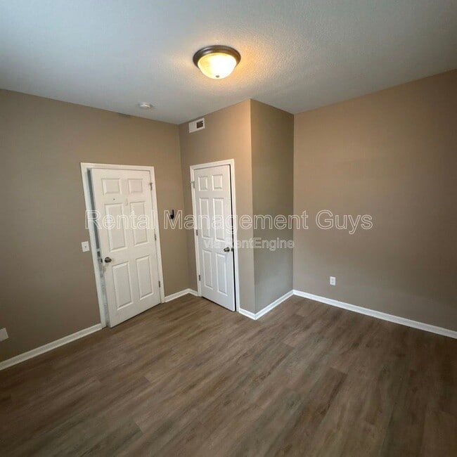 Building Photo - 2935 N Aldrich Ave