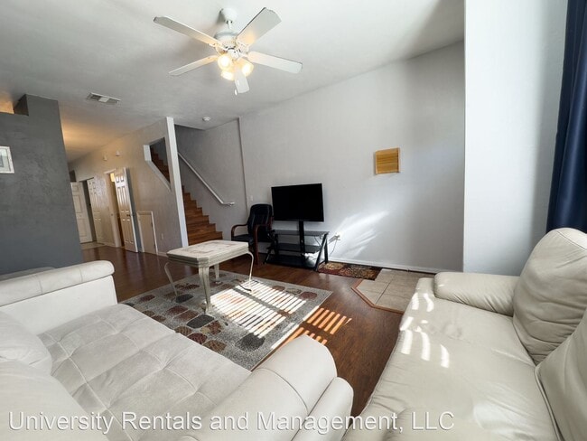 Building Photo - 2 br, 2.5 bath House - 3910 SW 20TH AVE UN...